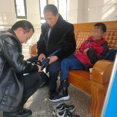 我县残联精准开展假肢矫形器适配工作，助力残疾人“迈”向新生活