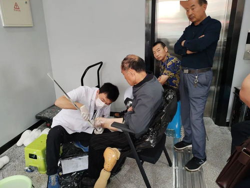 泰兴市残联免费适配假肢矫形器,让肢体残疾人 站起来